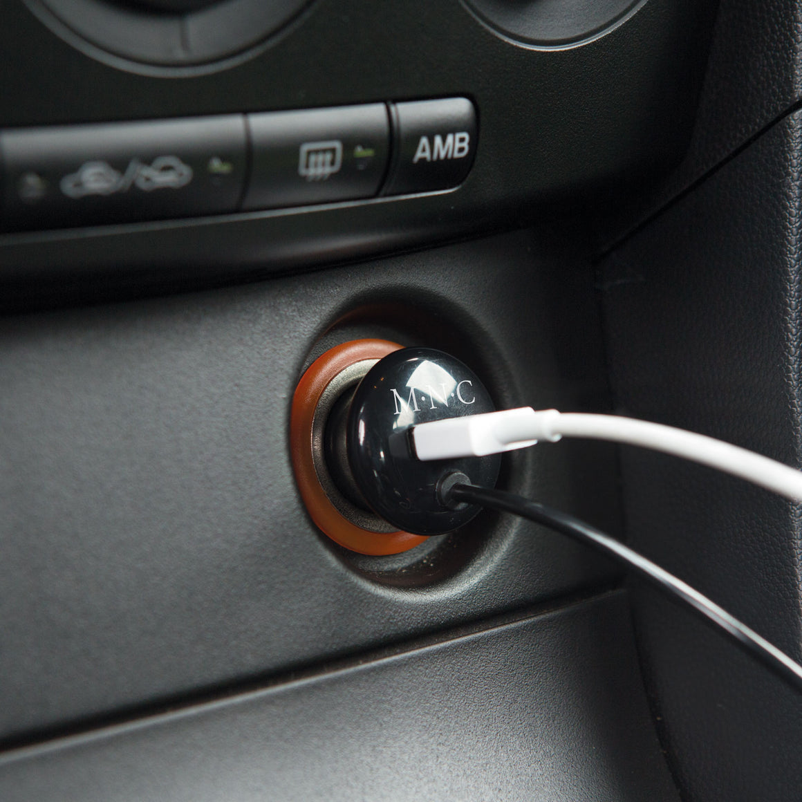 Adaptor 3in1 pentru bricheta auto 12-24V - USB + cablu Lightning Micro USB si USB Type-C 3.1A negru M`N`C 54920BK