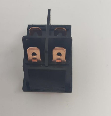 Intrerupator 4 poli 250V 30A ON-OFF 1 buton rosu cu retinere 25x35 mm