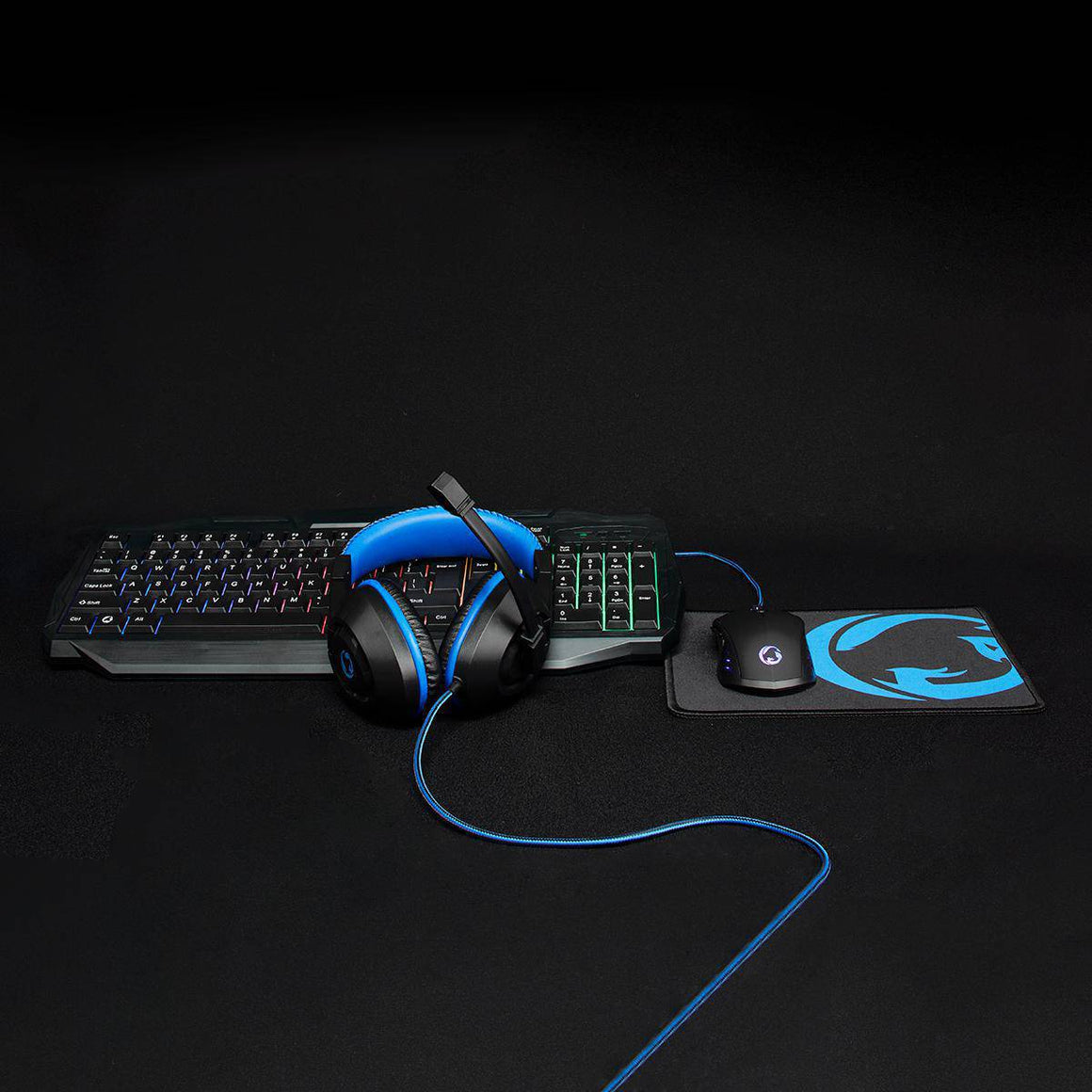 Kit Gaming cu fir 4 in 1 tastatura Casti Mouse MousePad Nedis